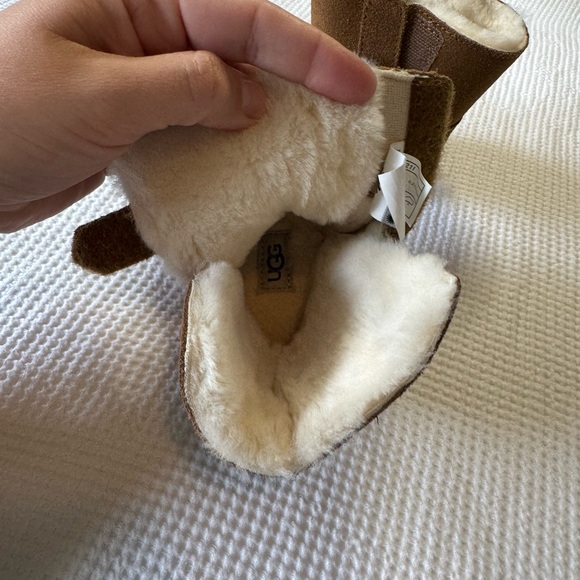 Ugg Baby/Toddler boots in Chestnut - size 4/5 - Picture 5 of 12